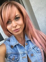 Bodybuildingbitch pink hair