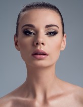 Nicole_Bialkowska modelka: Natalia Gwóźdź
make up: Agata Korneluk 

