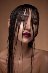 kasiabrzozowska  Wet hair & wine matt lips