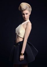 samarah Foto: Szymon Boczek
Modelka: Klaudia Blaut
Projektant: Basia Rojek
Fryzjer: Kasia Raj