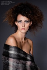gutaaa Modelka: Oliwia Wcześniak
Foto: Babofoto
Włosy: Ola Dubiel Hair
Makijaż: Anna Czapnik Make Up Artist