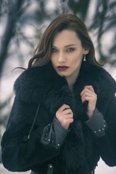 anttoni Photo: Zbigniew Ptaszek
Style & Make up: Blanka Smolarek
Hair: Madeleine Bronx
Modelka: Dominika Dąbkowska