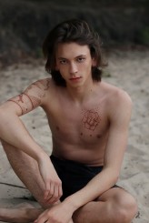 olek_m Model: Aleksander
Henna: Space Maddie Henna Tattoo