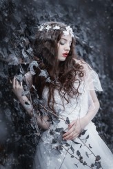 patrycjapietrasz Model: Daria Dąbrowska
Mua: Ola Walczak
Dress: Salonik Freya
Wreath: Lola White
Plener - Winter is Coming Dream on - Plenery Fotograficzne
