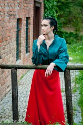 dred                             Niby(Ir)landia

projekt i stylizacja: Martina Skuda Grzyby po deszczu
zdjęcia: niekreatywny.pl
asysta: Katarzyna Skuda
modelki: 
Roksana Skuda
Nicola Kaleta
Zosia Bluszcz
makijaż: Marta Kędra
fryzury: Agnieszka Jankowska Agnes            