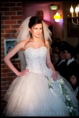 gajaprzemysl                             Zdjęcie z pokazu mody, I cz. pokaz sukni ślubnych Gaja
Na zdjęciu Julka, fryzura Galla, makijaż UlanaVisage            