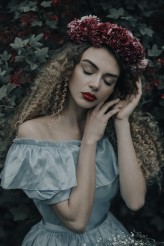 ninatwardowska Model: Paulina Strączek 
Mua: Kinga Tyborska-Bednarek
Dress: Szafa - Dream on - Plenery Fotograficzne 

Plener Dream on - Plenery Fotograficzne- "Secret Garden"