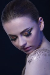 daylight Model: Maria Kluzowicz
Make up: Dominika Duraj
Publication in Sheeba Magazine, editorial "Blue Mist"
