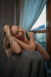 Piotr937 Miejsce: Studio-Atelier, Rozbórz, 2025
Pracownia fotografii studyjnej - własna. Scenografie i ustawienia autorskie.
Modelka:: Karina, IG: @k.czerniecka
Osoby zainteresowane podobnymi sesjami zapraszam do kontaktu – IG: @haditpk
