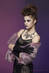 izasupermakeup                             modelka: Marcelina Latocha
styl: Danuta Syc
mua/włosy: Iza Super
prod: Artystyczna Alternatywa            