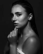 Konto usunięte Fotograf: Wojtek Kulig
http://www.maxmodels.pl/fotograf-woytekqg.html
 
 Modelka: Weronika Trąd
http://www.maxmodels.pl/modelka-lejdi_sb.html
 
 Makijaż: Karolina Grabiec
 https://www.facebook.com/brushxmaster/