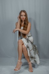 Piotr937 Miejsce: Studio-Atelier, Rozbórz, 2025
Pracownia fotografii studyjnej - własna. Scenografie i ustawienia autorskie.
Modelka:  Iza D.
Osoby zainteresowane podobnymi sesjami zapraszam do kontaktu – IG: @haditpk
