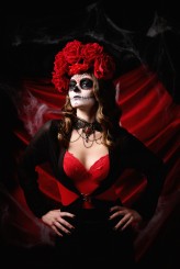 alfresco                             Modelka: @aga_potws 
Makeup @perfectlook_alicjakozak 
Fryzura @mobilneuslugifryzjerskie            