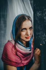 Piotr937 Miejsce: Studio-Atelier, Rozbórz, 2025
Pracownia fotografii studyjnej - własna. Scenografie i ustawienia autorskie.
Modelka: Justyna K..  
Osoby zainteresowane podobnymi sesjami zapraszam do kontaktu – IG: @haditpk
