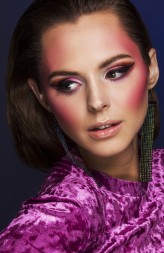 dagmaraemua                             Editorial for  Makeup Trendy Magazine Spring 2018 Addicted to Glow Glam: Shades of Pink
Modelka: Magdalena Bieńkowska 
Fotograf, retusz: Kasia Ciapa
Makeup, Style: Dagmara J.            