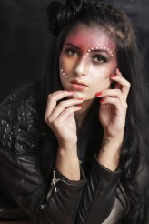 aGwer MUA: Ja https://www.facebook.com/agwermakeupartist
Modelka: Adriana M.
Foto. Sylwia W.