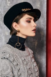 kalasuzmi                             Fot: Emil Kołodziej
Mua: Karolina Hornik
Hair: Bartek Kamiński
stylizacja: Wero Wysoczńska            