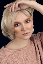 teodora Make-up: Wioleta Czyżykiewicz
Hairstyle: Rafał Niedziałek