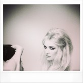 ~katie~ model: MAFFAshion
photo: Sebastian Cviq
hair: Kajetan Gora
mua: ja :)

foteczka z backstage'u :)