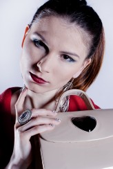 kyriellenmaluje styl; Paulina Łojszczyk
jewelry; Glitter
dress; Szyjemy Sukienki/Marta Stąpor
bag; Carry Away
