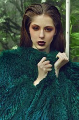 bomoje Photo: Dastin Kouhan Photography 
Model: Ewelina Krzak 
Mua/Hair: Kinga Tyborska-Bednarek
Fur: HoF - Kreatywny Butik
Stylist: Izabella Krutul Fashion Stylist  
