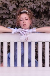 panna_z_aparatem                             model : Maja Zajączkowska            