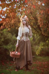_absentia_ model, stylist: Absentia
headband, skirt: www.veil.pl