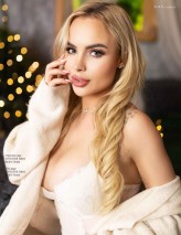 different_wild fot: Justyna Mazur
Wizaż: Karolina Oleś
Publikacja: VOUS Magazine | The December Christmas Special Edition | Vol.8 | 2022