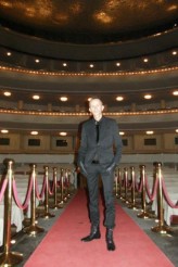 ariello                             Przed pokazem mody Macieja Zienia, który miał swoje miejsce w budynku Opery Narodowej            