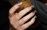 pablo-hair-nails paznokice akylowe ze zdobieniem pernamentym wtopione w mase akrylowa nie wymagaja malowani itp efekt utrzymuje sie na stale az do momentu zmienienia wzoru