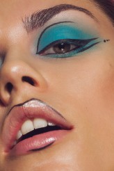 Nicole_Bialkowska                             modelka: Ola Miernik
makijaż: Dominika Bartocha
Ellements Magazine            