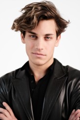 KBratasz                             model: @kbratasz

fotograf: @camy.foto            