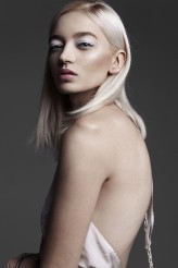 ginzza Photo: Anna Zyskowska
Model: Olga Rudnicka
Style: Aga Łoza
Makeup and Hair: Patrycja Michera