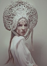 veverka hair styl - veverka
fot - king
model - Yo
czepiec - A.Osipa