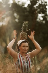Fotograf_ka_Damsko-meska Julia kocha ananasy, ja kocham plener, więc zrobiłyśmy plener z ananasem :D
