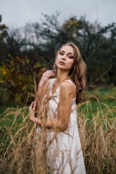 KKateWiS Sesja zdjęciowa w plenerze
Makijaż: Katarzyna Karpała Wizaż i Stylizacja
Zdjęcia: Magdalena Tarach Fotografia
Modelka: Wiktoria Poniedziałek