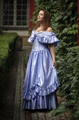 mala_ruda_stylizuje suknia balowa