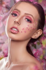 neat-studio Z nadejściem wiosny wpadają do głowy wiosenne pomysły. W tym wydaniu makeup inspirowany kwiatami kwitnącej brzoskwini.
Pozowała Patrycja Kisielewska.
