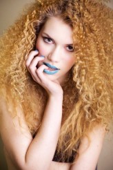 cameliee model Kinga Haczek D\'ivision
make up i włosy Viola Kocerba
hair assistant Ola Kocerba

