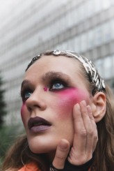 arthem-morier-makeup Novembre by @magdalenajarych for @fashiongrunge
model @daria_salna / @revs_models 
mua @arthem_morier_makeup 
hair @rud.hairstylist 
style @marcelinaglassestylist 
jacket @annhasiak 
#grungmakeup #grungefashion #streetfashion