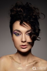 ArtFullmakeupJustynaMazurek Makeup/Stylist: ArtFull Justyna Mazurek

Model: Karolina Mrowiec

Photo: Emil Kołodziej

Artystyczna Alternatywa