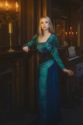 shiosai Gorset: Emerald Queen
Suknia: Unicorn
Zdjęcie wykonane podczas zlotu Altergroup Poland w Pałacu Rusinów. 