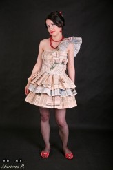Arlenap Moda Eko

Sukienka własnego projektu robiona ręcznie z gazety.