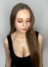 kamila_makeup_artist Makijaż w pomarańczach pięknie podkreślający niebieską tęczówkę 