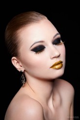 nataliakaszuba                             Edytorial Black &amp; Gold Shine
Model: Klaudia Konderak            