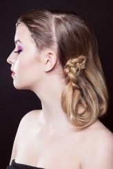 zaczarowane-warkocze Zdjęcia: Ania Jankowska photography http://aniajankowska.com/
MUA: Delfina Kardaś Kotlicka Makeup Artist
Fryzury: Zaczarowane warkocze
Modelka: Roksana Ostrowicka 