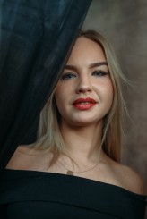 Piotr937 Miejsce: Studio-Atelier, Rozbórz, 2025
Pracownia fotografii studyjnej - własna. Scenografie i ustawienia autorskie.
Modelka:: Karina, IG: @k.czerniecka
Osoby zainteresowane podobnymi sesjami zapraszam do kontaktu – IG: @haditpk
