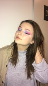 makeupbyhirniak Kolorowy makijaż z kreską na opadającej powiece na zamkniętym oku