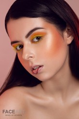 ninahutniczak Make-up: Nina Hutniczak (ja)

Model: Laura Wojewoda