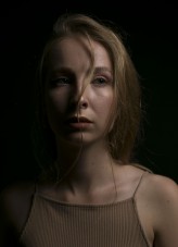 Zou Zdjęcie realizowane na zajęciach prowadzonych w Akademii Fotografii w Krakowie. 
Modelka: Zofia Barszczowska